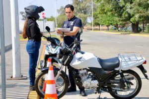 SE GRADÚA EN IRAPUATO PRIMERA GENERACIÓN DE MOTO ESCUELA