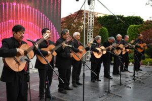 DIF IRAPUATO CELEBRA A LAS PERSONAS MAYORES CON MÚSICA, ARTE Y EMPRENDIMIENTO